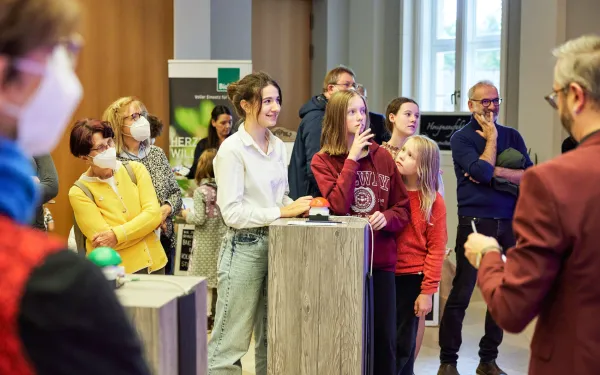 Besucher auf dem Fest der Wissenschaft