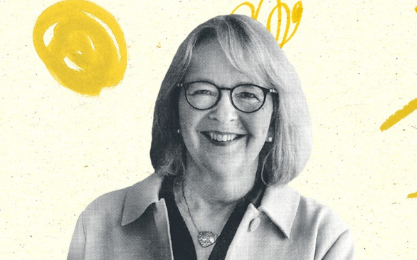 Eine Frau schaut in die Kamera