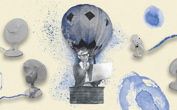 Frau mit Laptop in einem Heißluftballon, der durch Ventilatoren zusätzlichen Auftrieb erhält