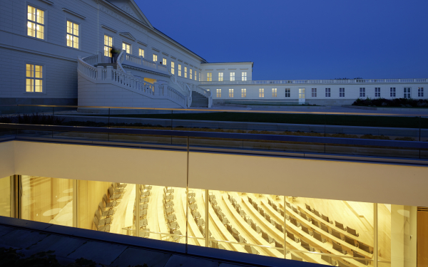 Blick in den unterirdischen Konferenzraum von Schloss Herrenhausen, Hannover