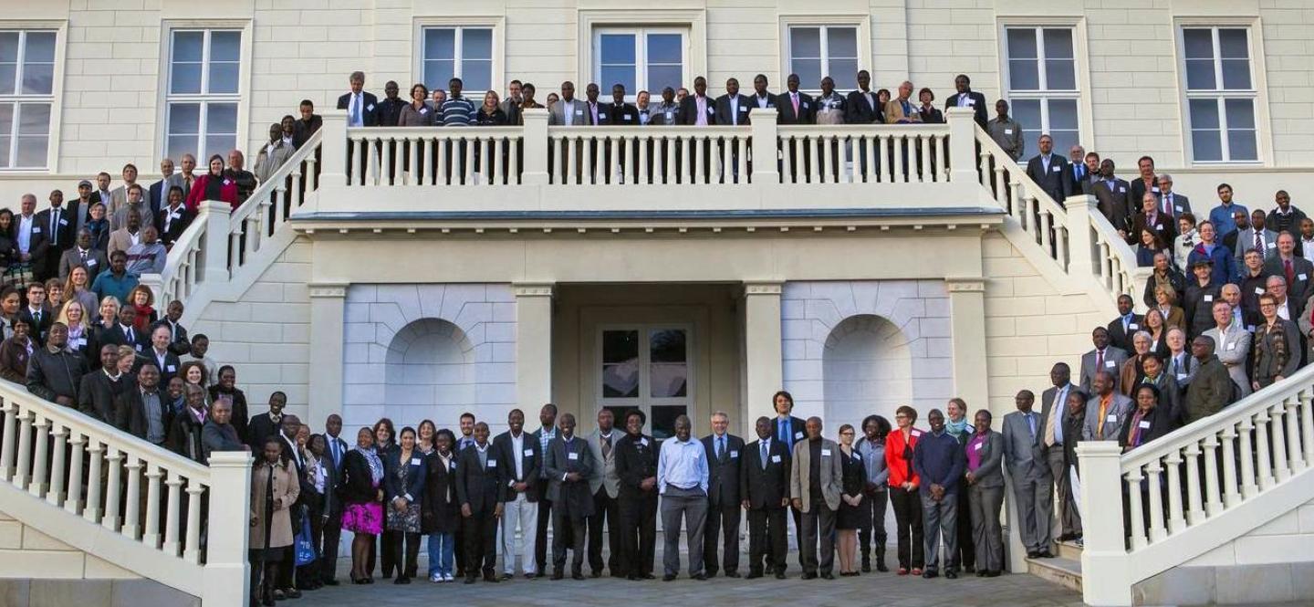 Gruppenfoto vom African Grantees Meeting 2013 im Schloss Herrenhausen