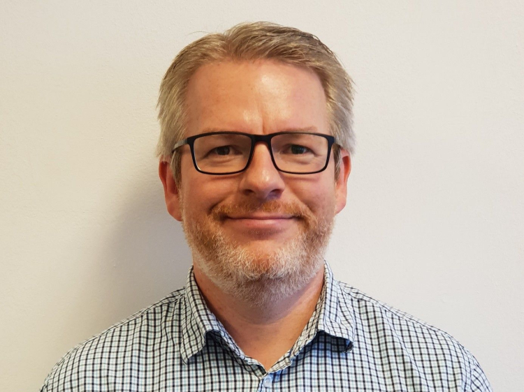 Portraitfoto von Dr. Jens Bohne