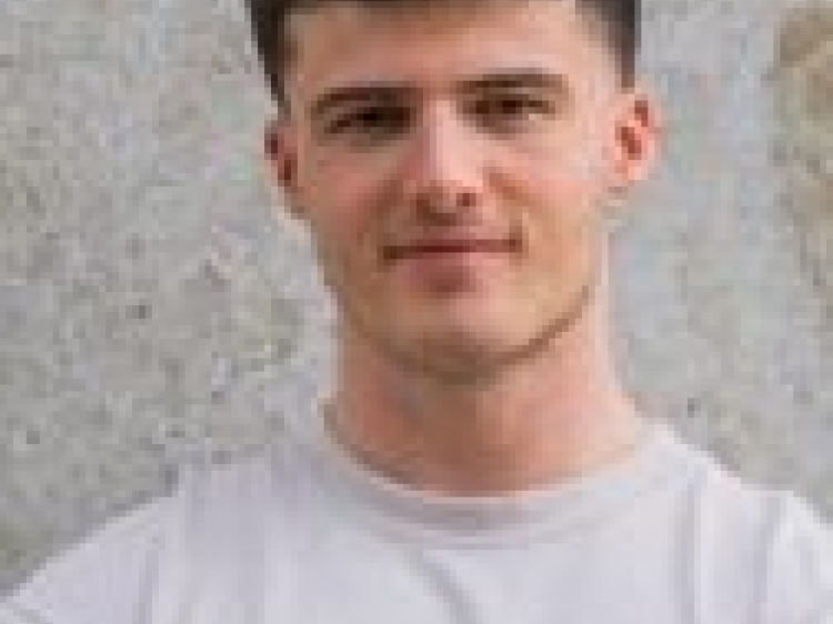 Zu sehen ist Alessandro Falcone. 