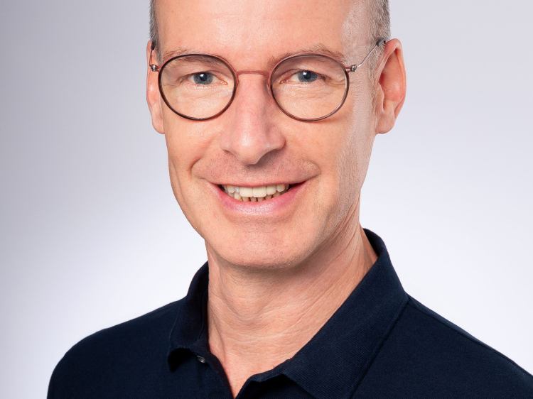 Zu sehen ist Hon.Prof. Dr. Christoph Möller.