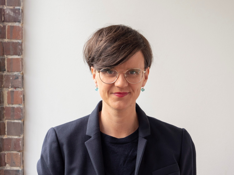 Das Bild zeigt unsere Podiumsgästin Svea Bräunert.