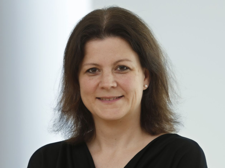 Portraitfoto von Dr. Una Jakob