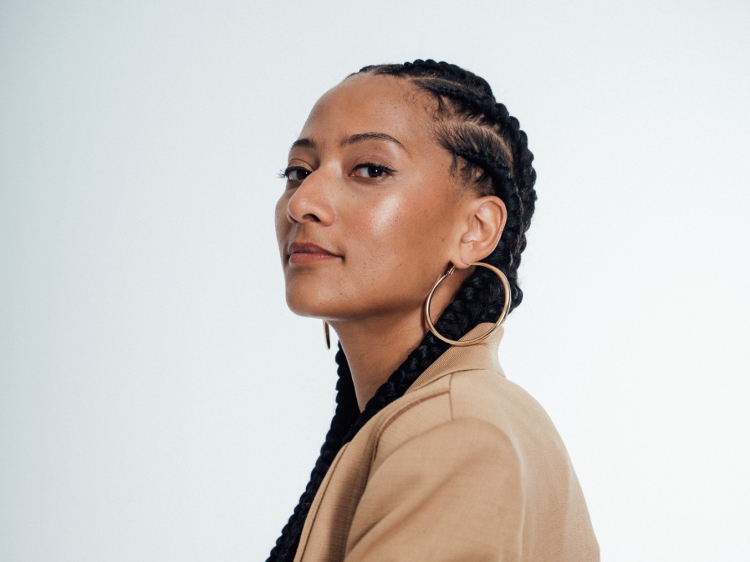 Das Bild zeigt Celia Parbey Afrikawissenschaftlerin und Autorin Zeit online und RosaMag, Berlin