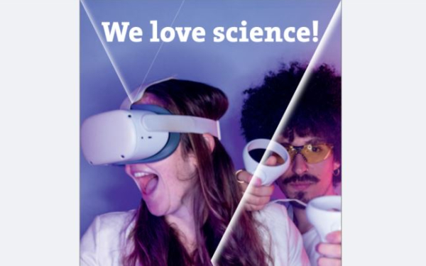 Cover Veranstaltungsflyer mit einer Person mit VR-Brille