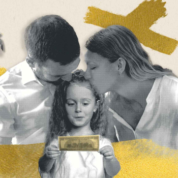 You see a familiypotrait of a mother, a father and the daughter, which is holding a bill. 