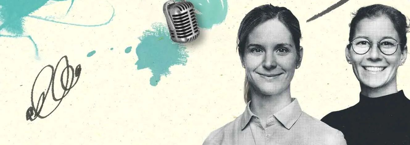 Zwei Frauen im Portrait, dahinter ein Mikrofon