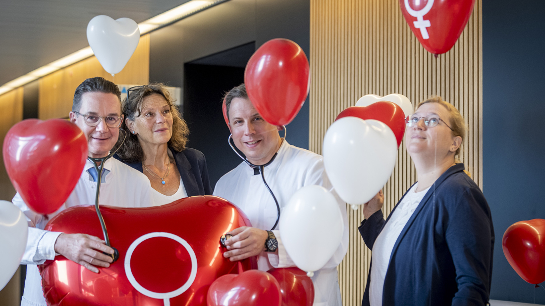 Das Bild zeigt die das Team um Dr. Melanie Ricke-Hoch von der Arbeitsgruppe „Molekulare Kardiologie – Neue Mechanismen und Therapiekonzepte“ an der MHH.